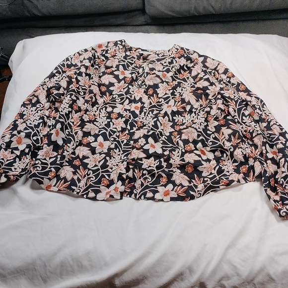 A.N.A. women's long sleeved button down floral  blouse size XL - Picture 1 of 11